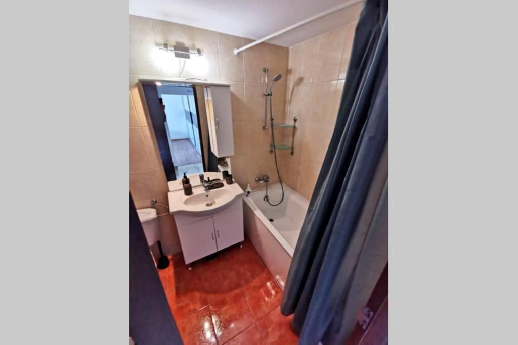 Bertigart Studio Apartment Bukares Bagian luar foto