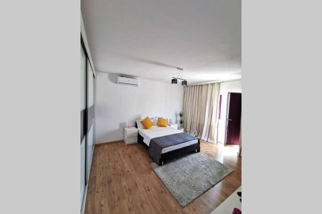 Bertigart Studio Apartment Bukares Bagian luar foto