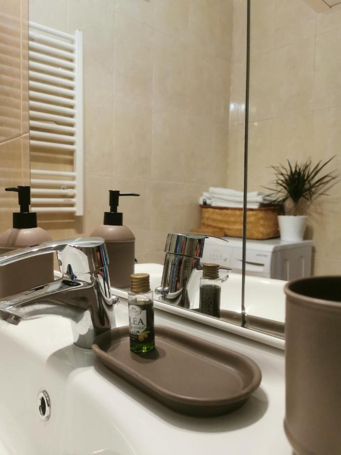 Bertigart Studio Apartment Bukares Bagian luar foto