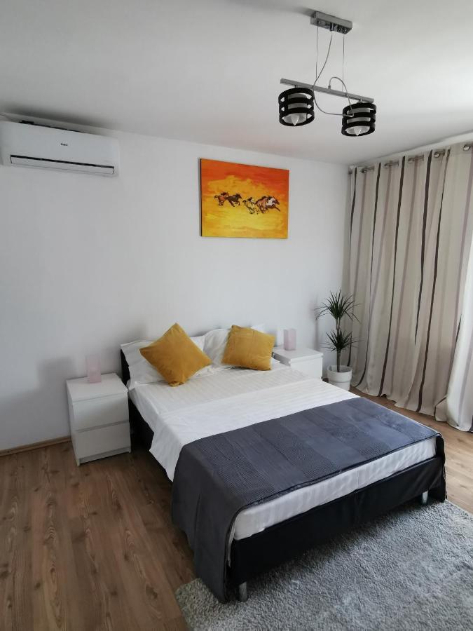 Bertigart Studio Apartment Bukares Bagian luar foto